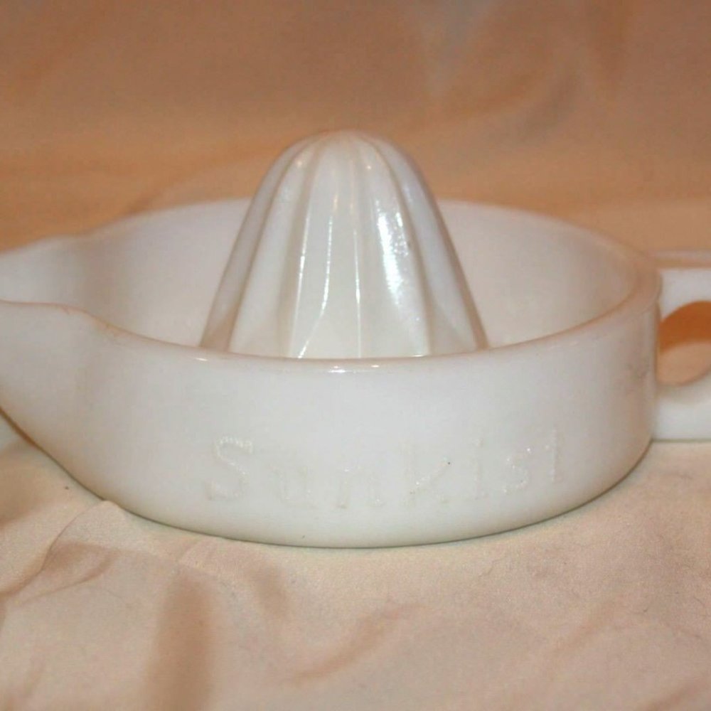 Vintage WHITE Milk Glass SUNKIST Orange Lemon Lime Juicer Reamer Squeezer Handle